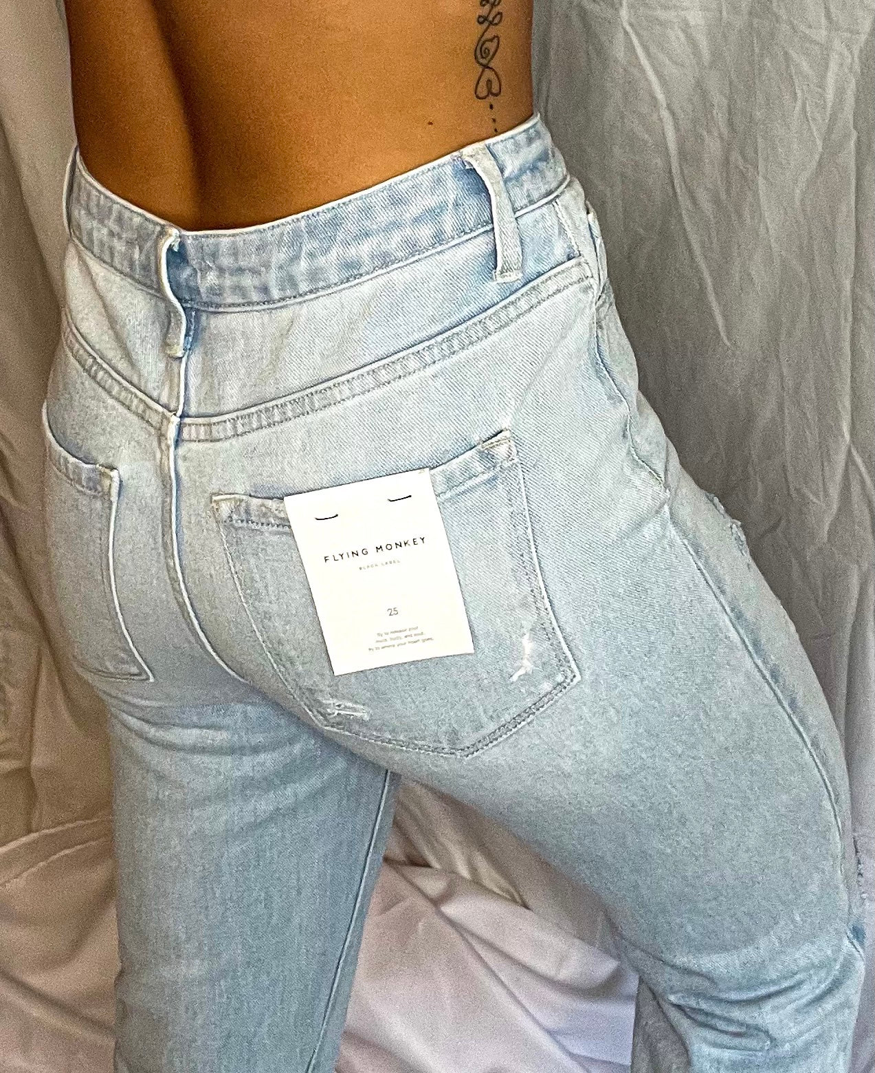 High-Waisted MOM JEAN